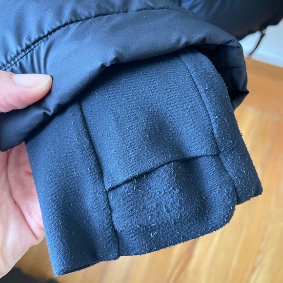 Aritzia Super Puff Black Shorty medium - Picture 7 of 8